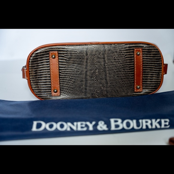 Dooney and Bourke handbag with wallet and dust bag - Picture 8 of 11
